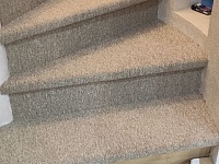 Укладка ковролина на ступени